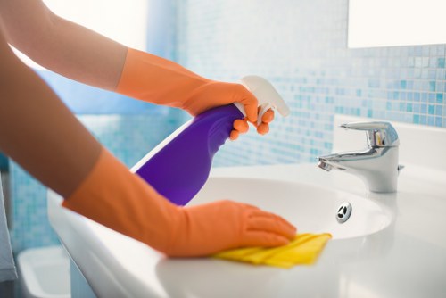 Bathroom descaling and sanitising in NW10 deep cleaning